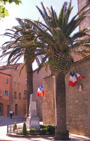 Le monument aux morts  Grimaud - juin 2004